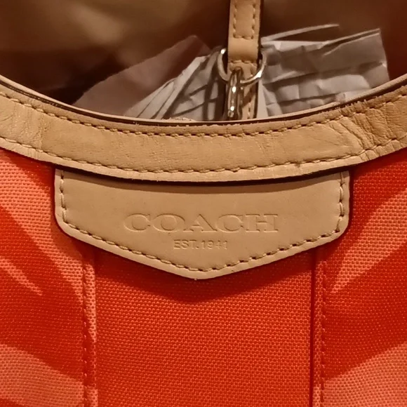 Coach Devin Signature Zebra Stripe Tote Bag F24022 - Picture 3 of 13